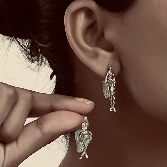 Stick Figure Couple- Sitting on Fluorite Rock Modern Abstract Art Sculpture Stud - Picture 5 of 8